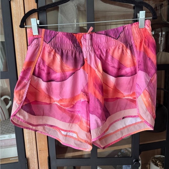 Athleta Pants - ATHLETA Workout shorts running Printed Mesh Racer 4" Run zipper pocket tie dye